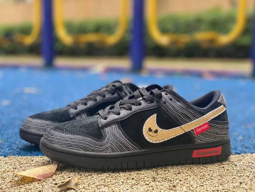 Dunk low X Suprême Zebra