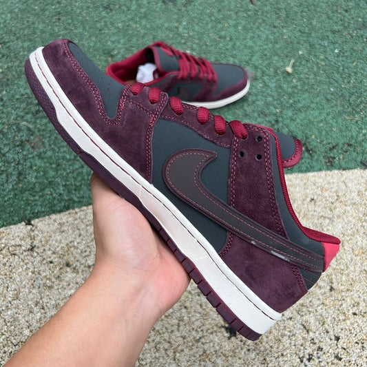Dunk low Riot Skateshop