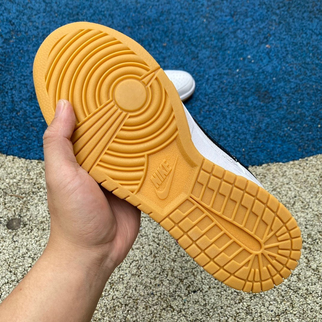 Dunk low X Suprême