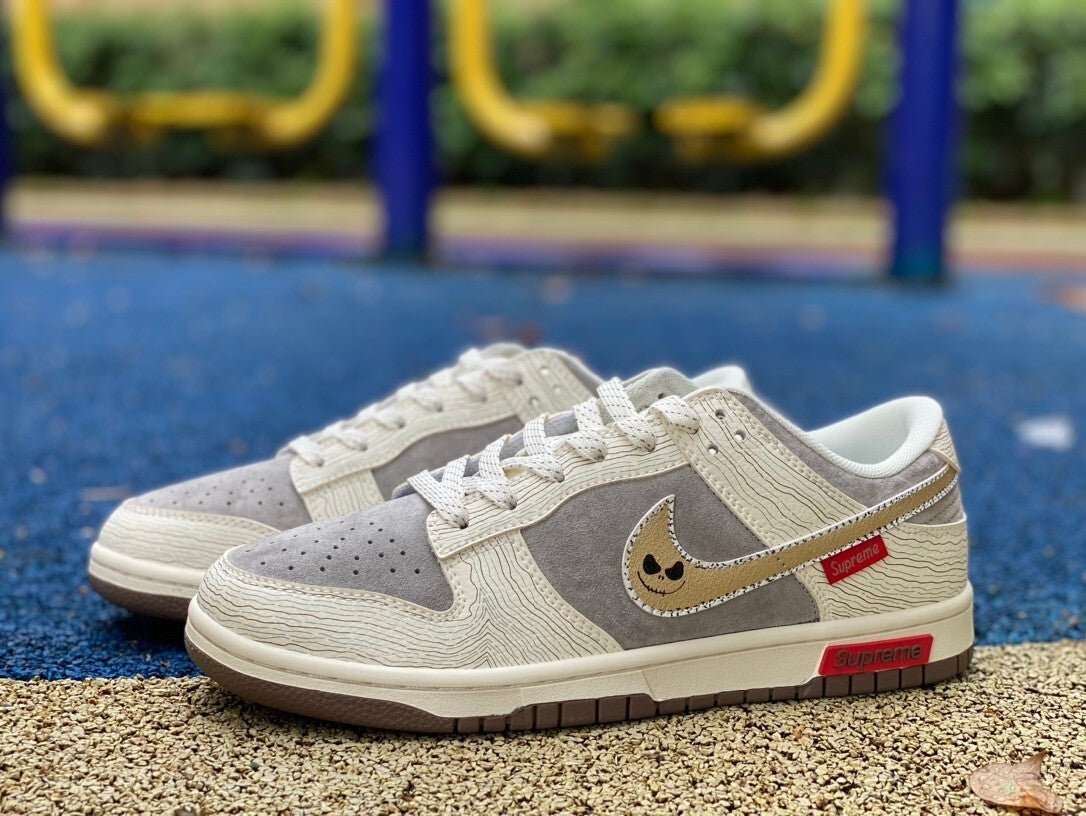 Dunk low X Suprême Beige