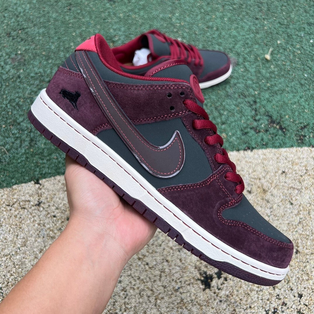 Dunk low Riot Skateshop