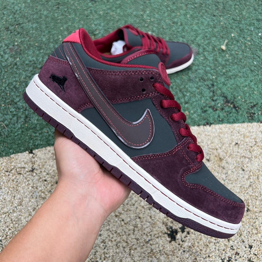 Dunk low Riot Skateshop