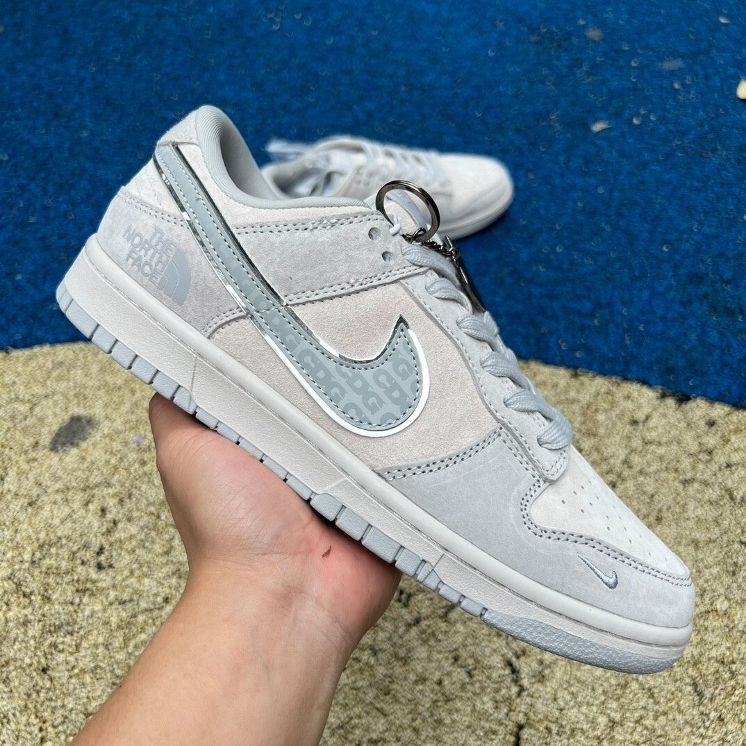 Dunk low X The North Face