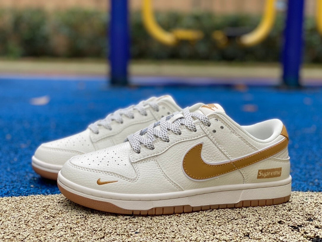 Dunk low X Suprême