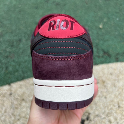 Dunk low Riot Skateshop