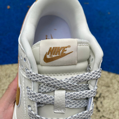 Dunk low X Suprême