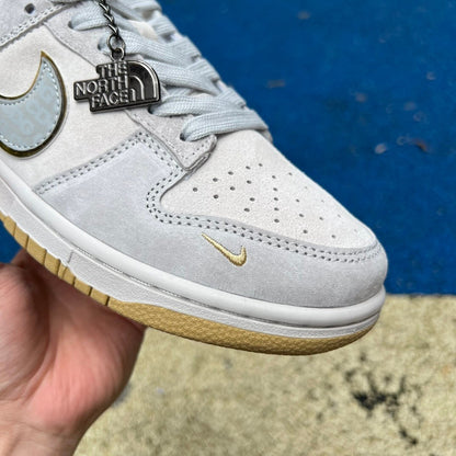 Dunk low X The North Face