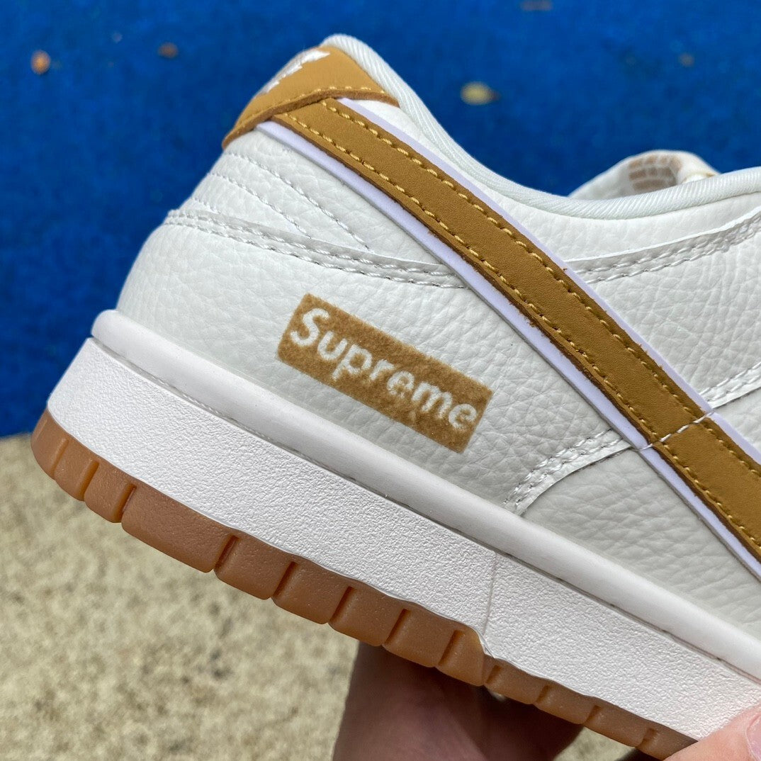 Dunk low X Suprême