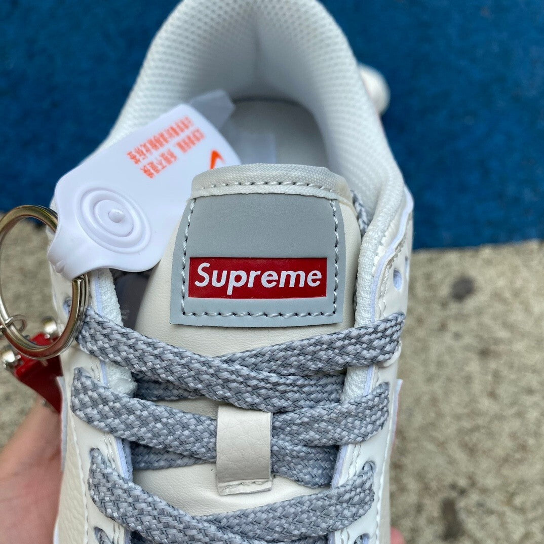 Dunk low X Suprême