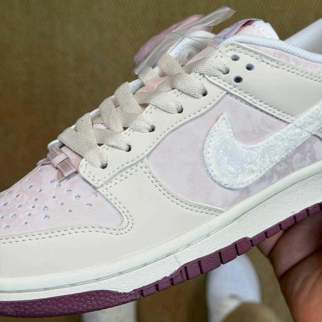 Dunk Low Valentine's Day