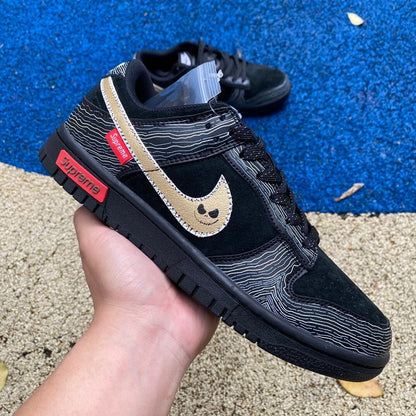 Dunk low X Suprême Zebra