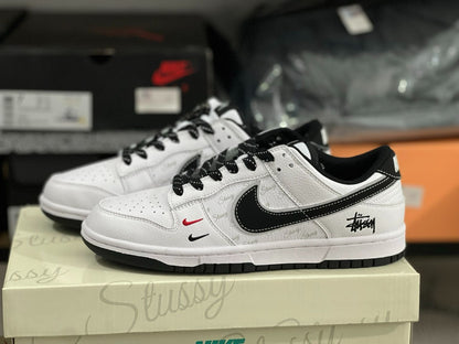 Dunk low X Stussy