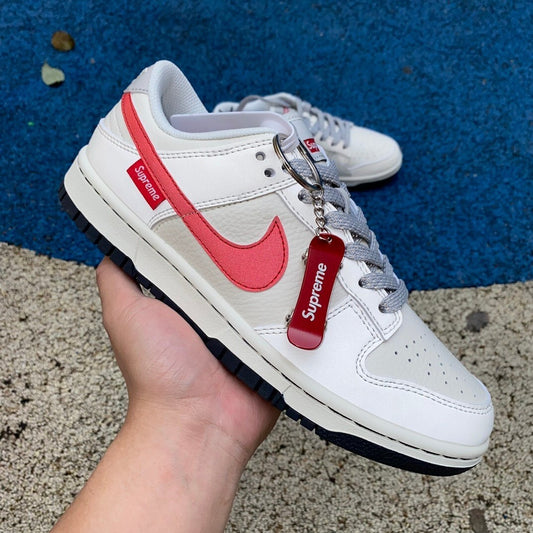 Dunk low X Suprême
