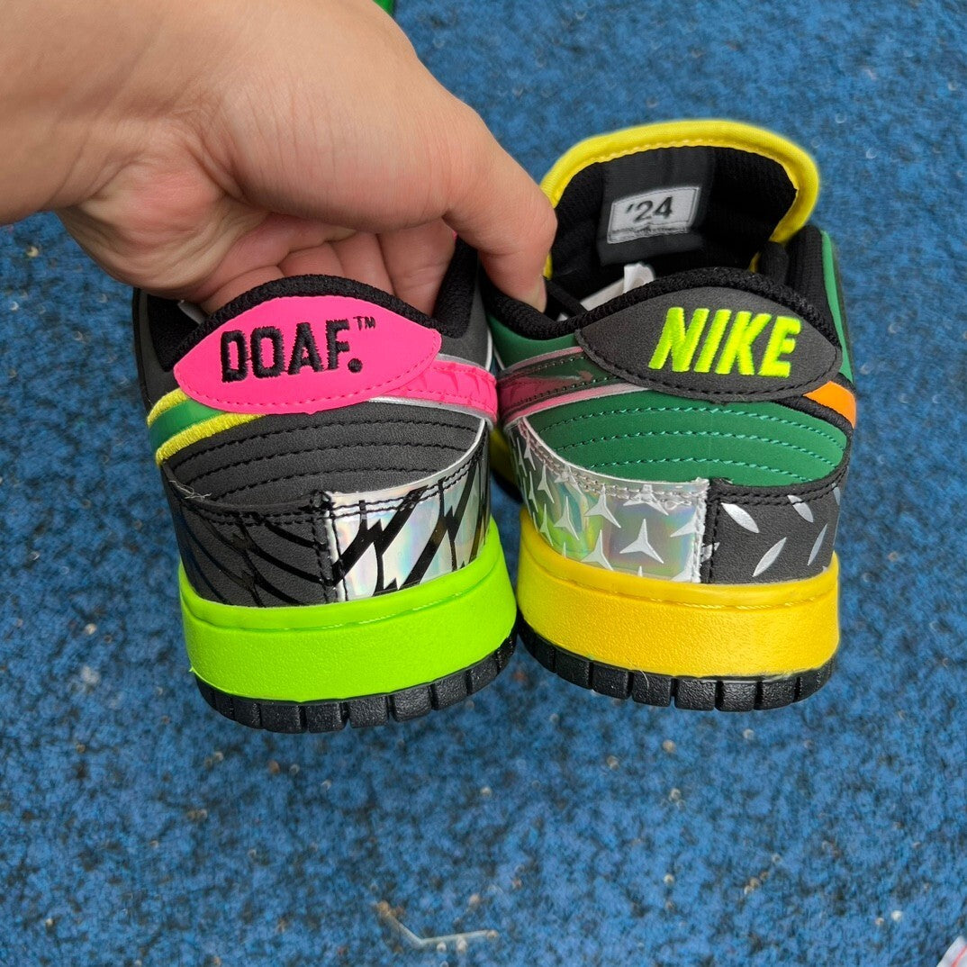 Dunk low X Doaf "What The Duck"