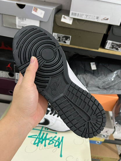 Dunk low X Stussy