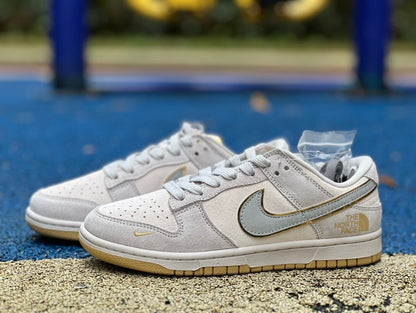 Dunk low X The North Face