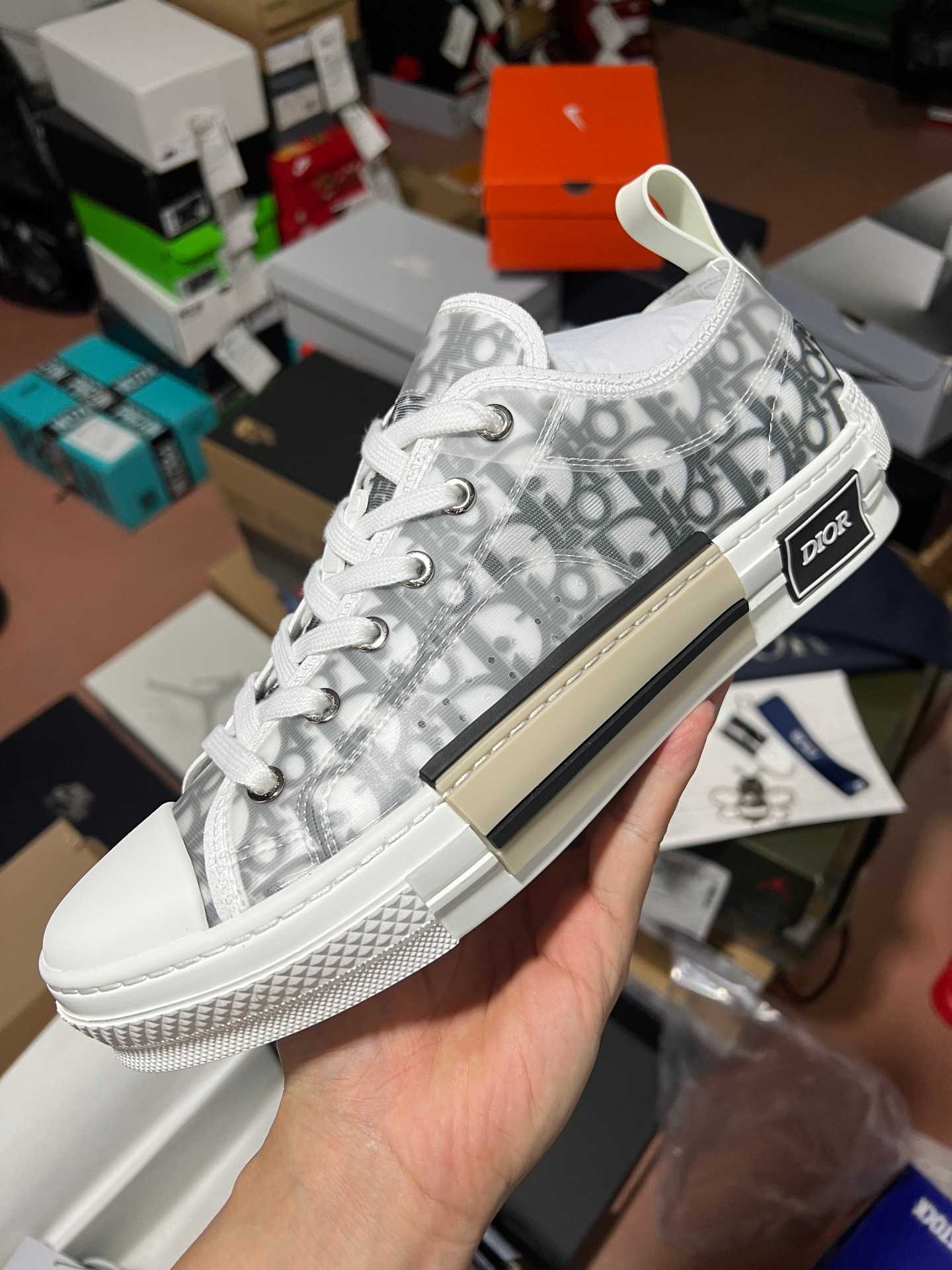 Dior B23