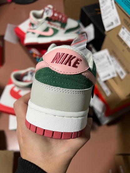 Dunk low Se "All Petals United"