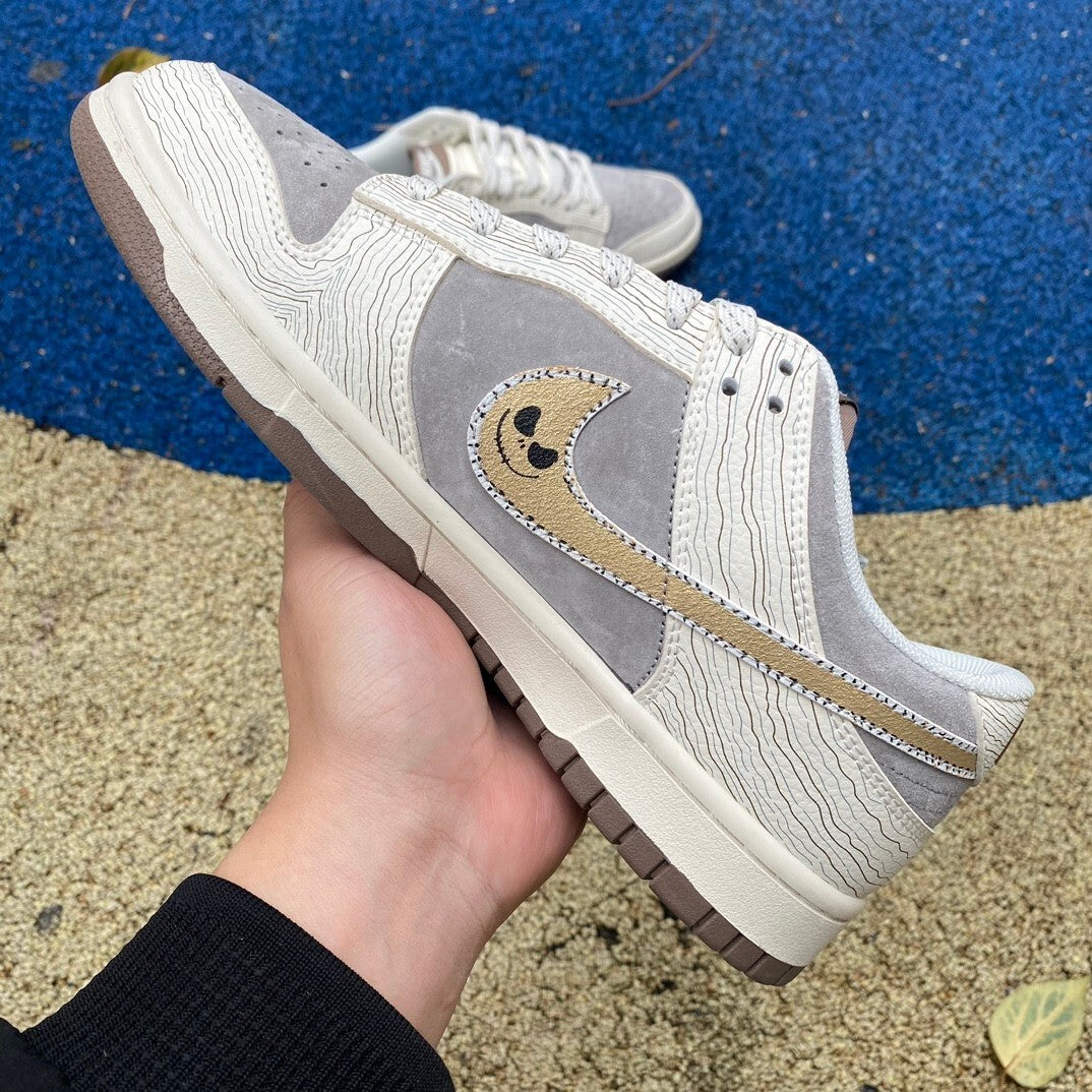 Dunk low X Suprême Beige
