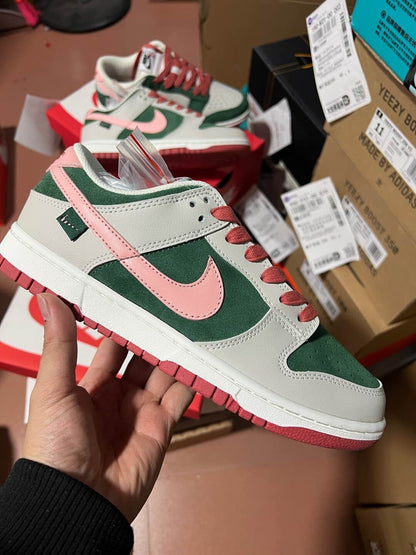 Dunk low Se "All Petals United"