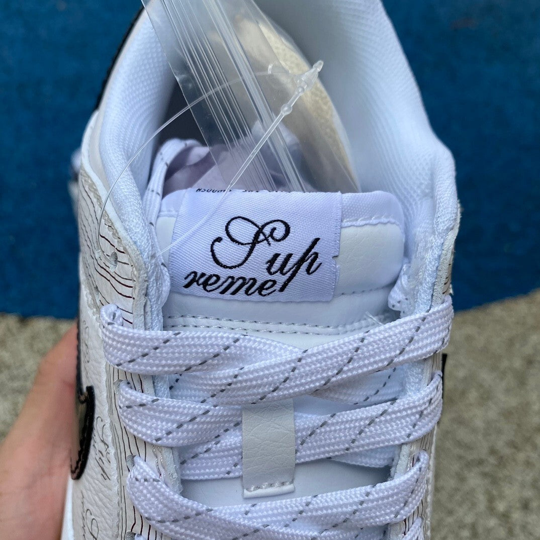 Dunk low X Suprême